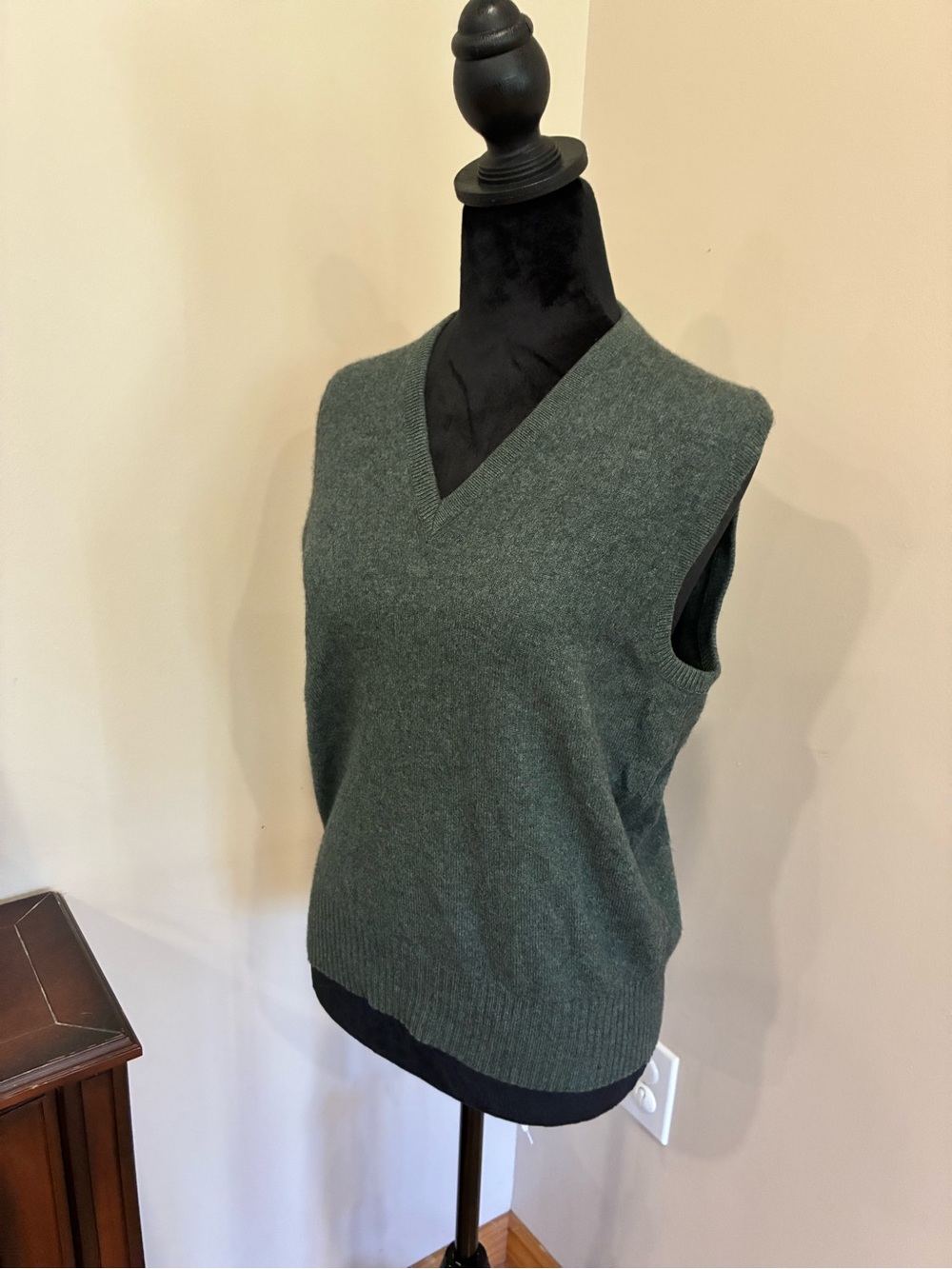 Vintage Selfridges Men’s 100% Cashmere Sweater Vest Made in Scotland